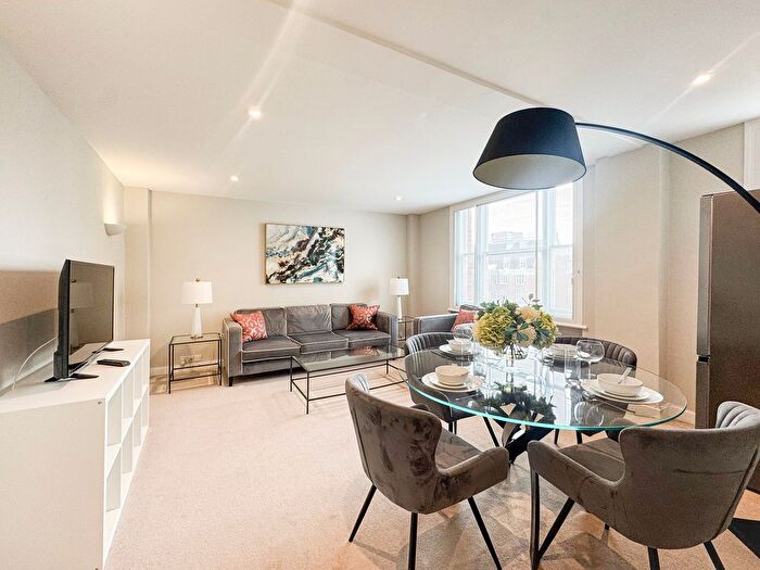 2 Bedroom Flat To Rent In Hill Street, London, W1J