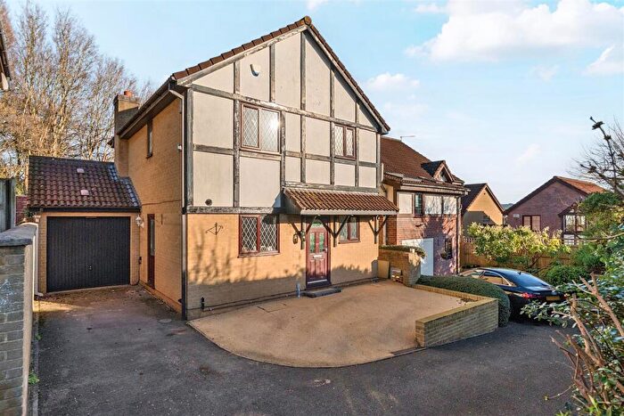 3 Bedroom Detached House For Sale In Fountains Drive, Barrs Court, Bristol, BS30