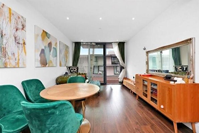 2 Bedroom Apartment For Sale In Perilla House, Stable Walk, London, E1