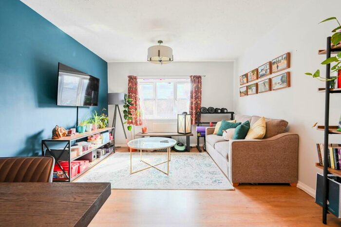 2 Bedroom Flat To Rent In Hewison Street, Bow, London, E3