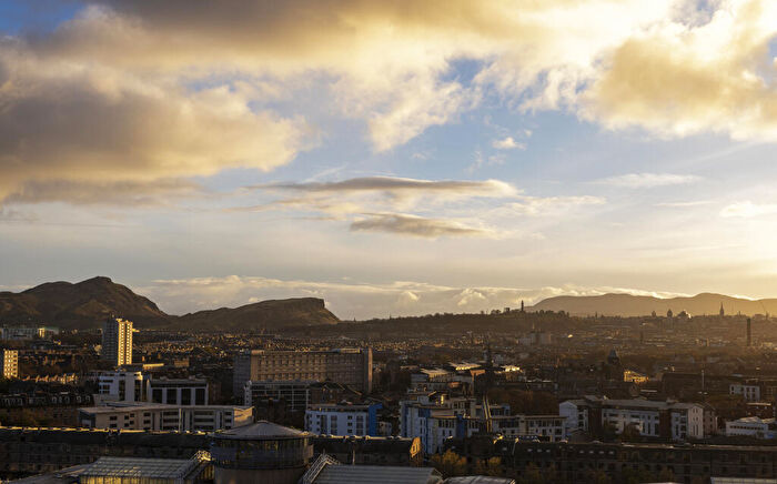 3 Bedroom Apartment To Rent In Ocean Drive, Edinburgh, EH6
