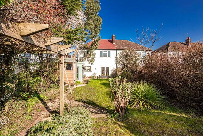 3 Bedroom Semi-Detached House For Sale In Papist Way, Cholsey, OX10