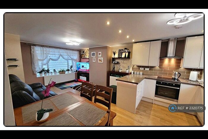 3 Bedroom Semi-Detached House To Rent In Wistaston Avenue, Crewe, CW2