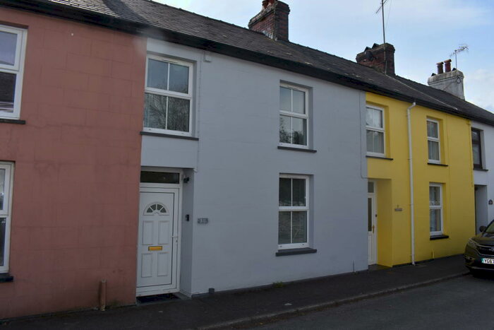 3 Bedroom House To Rent In Mill St, Lampeter, SA48