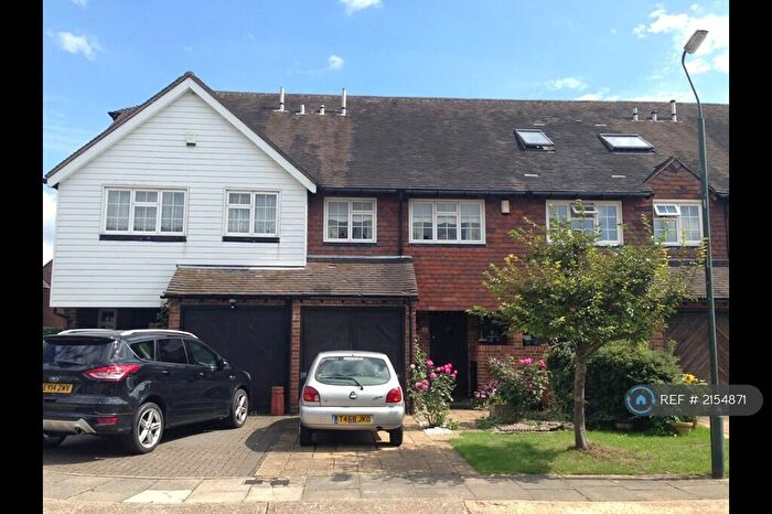 3 Bedroom Semi-Detached House To Rent In Cottage Field Close, Sidcup, DA14