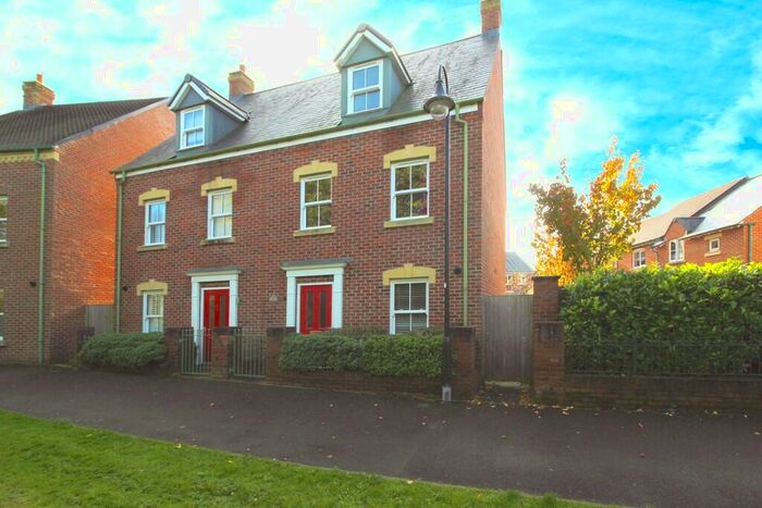 4 Bedroom Semi-Detached House To Rent In Lohart Lane, East Wichel, SN1