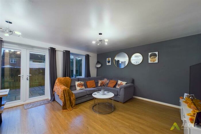 3 Bedroom End Of Terrace House For Sale In Hevea Road, Horninglow, DE13