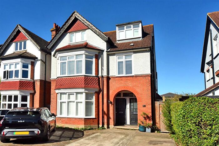 2 Bedroom Flat For Sale In Effingham Road, Long Ditton, Surbiton, KT6