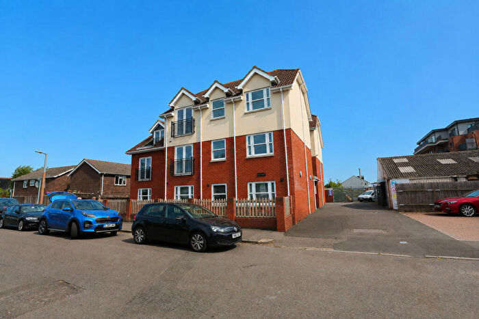 2 Bedroom Flat For Sale In Hadleigh, Benfleet, SS7