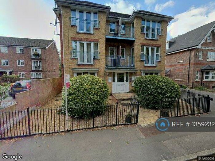 2 Bedroom Flat To Rent In Hazelwood Court, Maidenhead, SL6