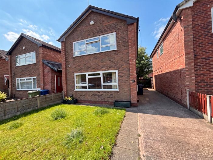 3 Bedroom Detached House For Sale In South Grove, Sale, M33