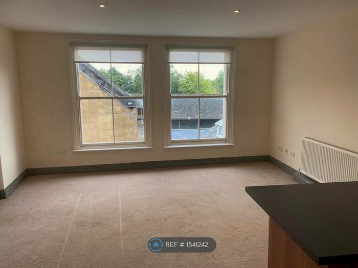 2 Bedroom Flat To Rent In Castle Street, Cirencester, GL7