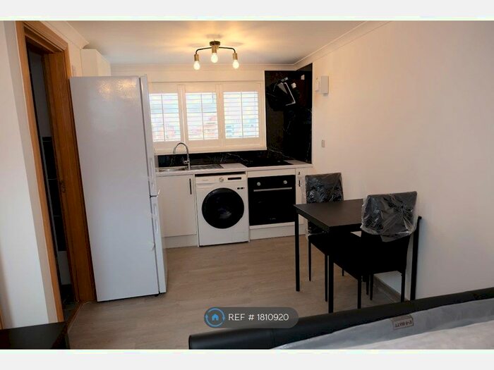 Studio To Rent In Coles Green Road, London, NW2