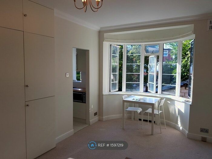 Studio To Rent In Langham Court, London, SW20