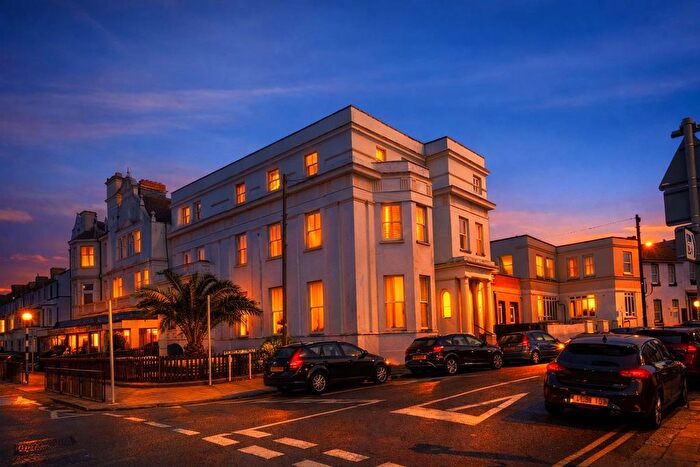 2 Bedroom Flat For Sale In Richmond Street, Herne Bay, CT6