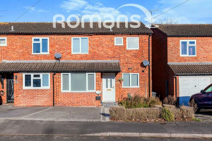 3 Bedroom Semi-Detached House To Rent In Eskdale Gardens, SL6