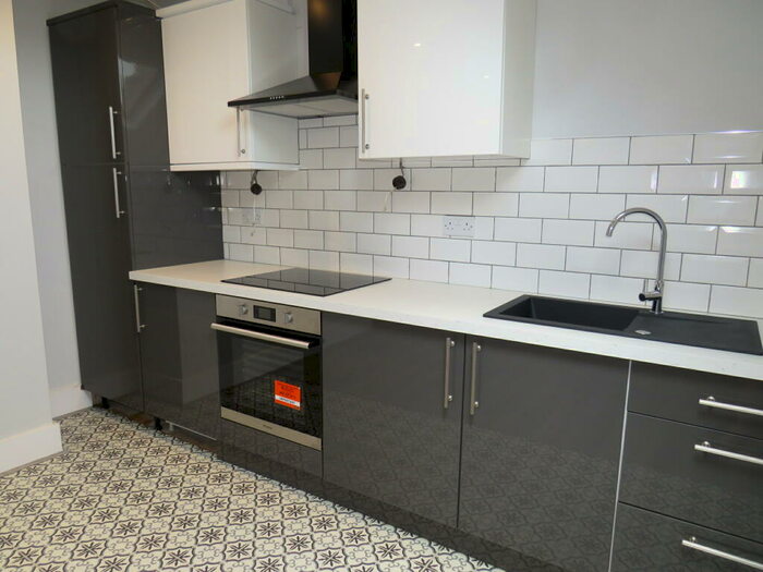 1 Bedroom Apartment To Rent In Crossley Street, Halifax, HX1