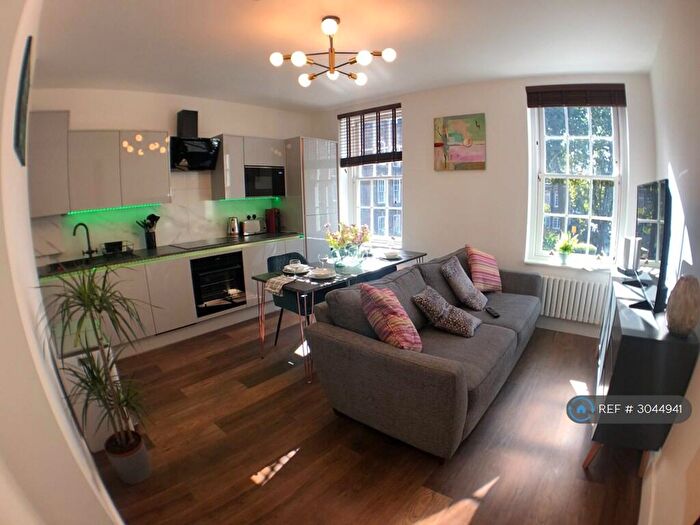 2 Bedroom Flat To Rent In Davenport House, London, SE11