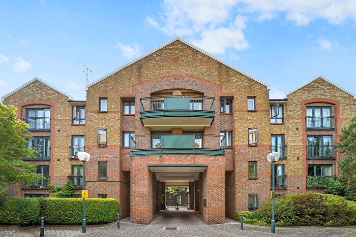 3 Bedroom Flat To Rent In Durward Street, London, E1