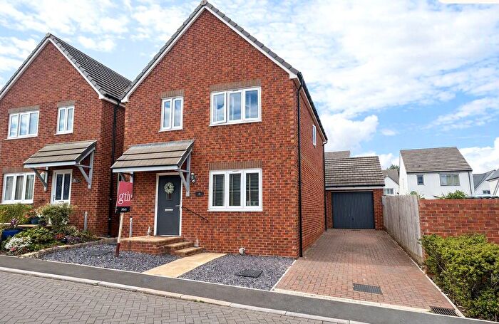 3 Bedroom Detached House For Sale In Pear Tree Drive, Chard, Somerset, TA20
