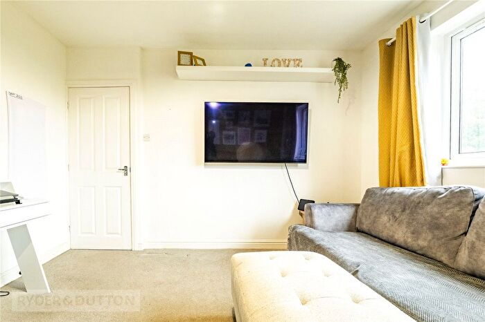 2 Bedroom Flat For Sale In Factory Lane, Milnsbridge, Huddersfield, West Yorkshire, HD3