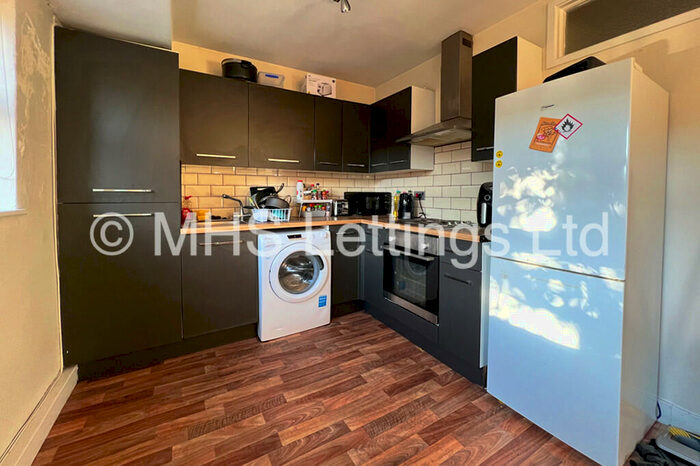 3 Bedroom Apartment To Rent In Flat, Welton Road, Leeds, LS6