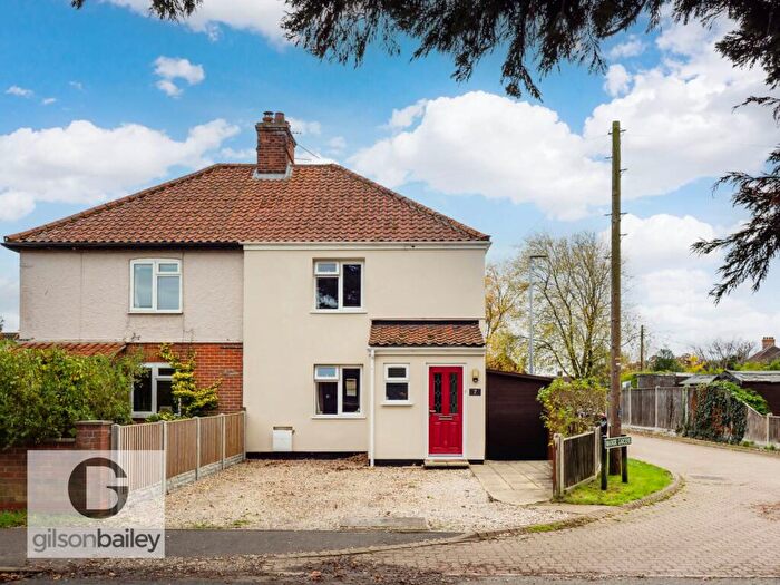 3 Bedroom Semi Detached House For Sale In School Road, Lingwood, NR13