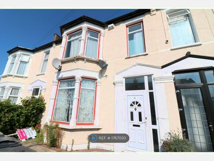 4 Bedroom Semi-Detached House To Rent In Cecil Avenue, Barking, IG11