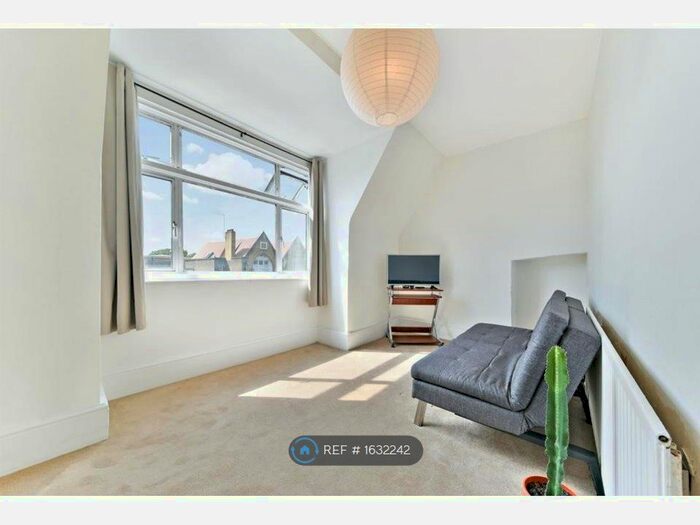1 Bedroom Flat To Rent In Mare Street, London, E8