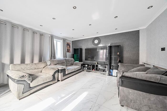 4 Bedroom Detached House For Sale In Primrose Hill, Kings Langley, WD4