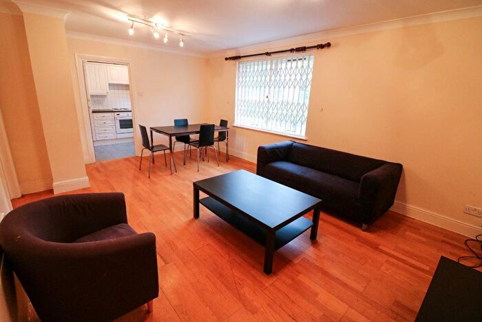 2 Bedroom Flat To Rent In Peninsula Court, Eastferry Road, Canary Wharf, London, E14