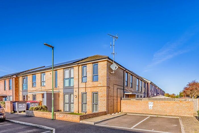 1 Bedroom Flat For Sale In Longlands Road, Southbourne, PO10