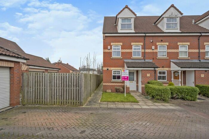 3 Bedroom House To Rent In Turnberry Mews, Stainforth, Doncaster, DN7