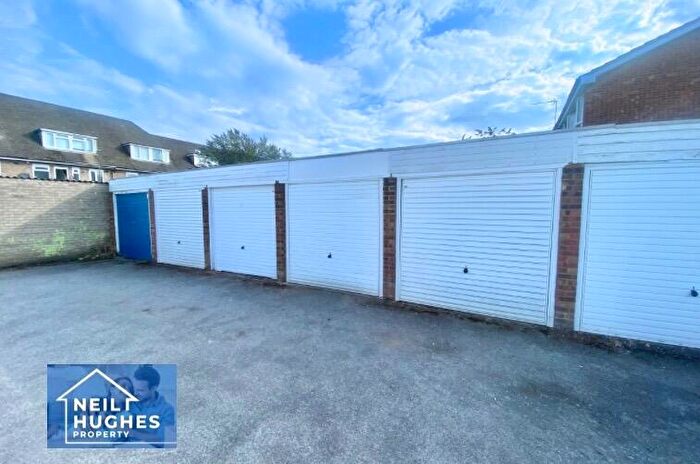 Garage / Parking To Rent In Ringway Road, Park Street, St. Albans, Hertfordshire, AL2