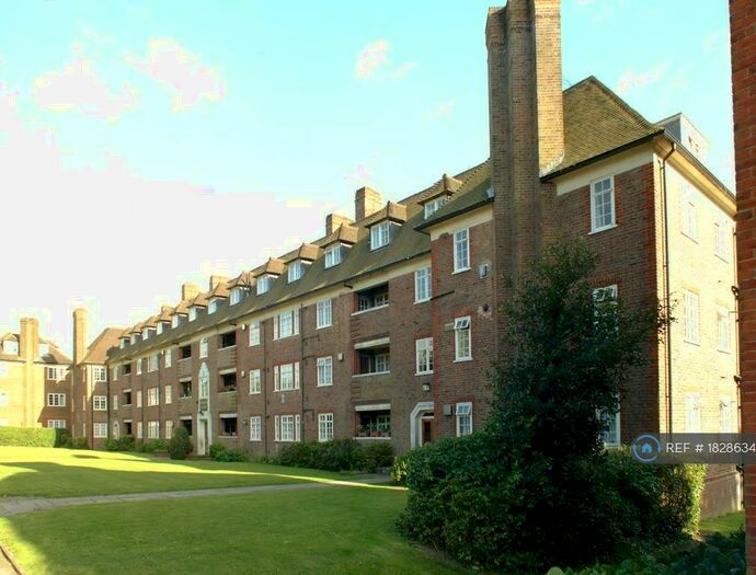 Studio To Rent In Lyttelton Court, London, N2