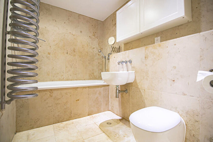 2 Bedroom Apartment To Rent In Capella House, Celestia, Cardiff, CF10