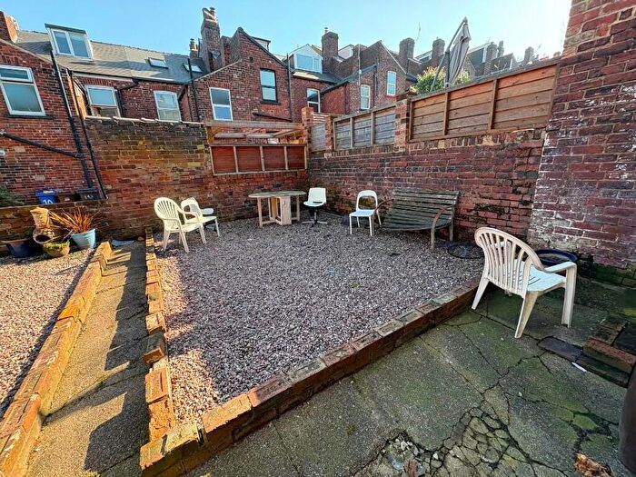 5 Bedroom Semi-Detached House To Rent In Pinner Road, Sheffield, S11