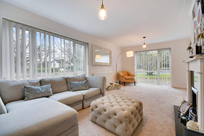 4 Bedroom Link Detached House For Sale In Normanhurst, Hutton, CM13