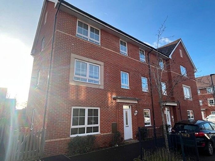 2 Bedroom Flat To Rent In Charles Arden Close, Southampton, SO16