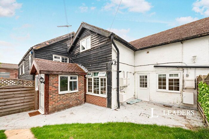 3 Bedroom Semi-Detached House To Rent In Clayhill Road, Leigh, RH2