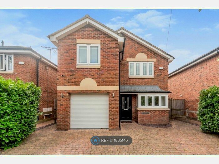 4 Bedroom Detached House To Rent In Wrensglade, Walton-On-Thames, KT12