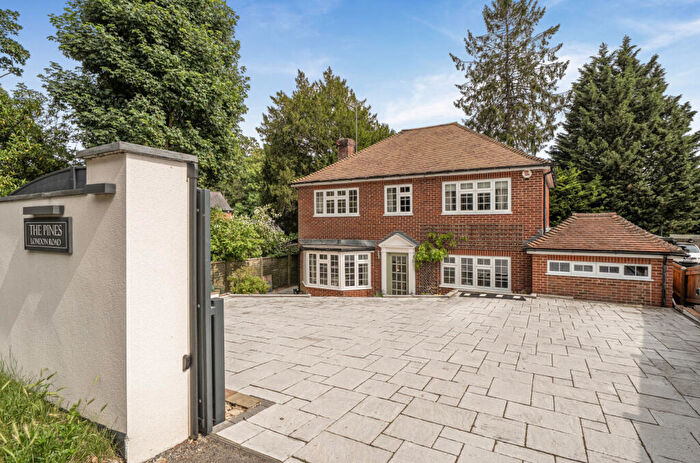 4 Bedroom Detached House For Sale In London Road, Binfield, Bracknell, RG42
