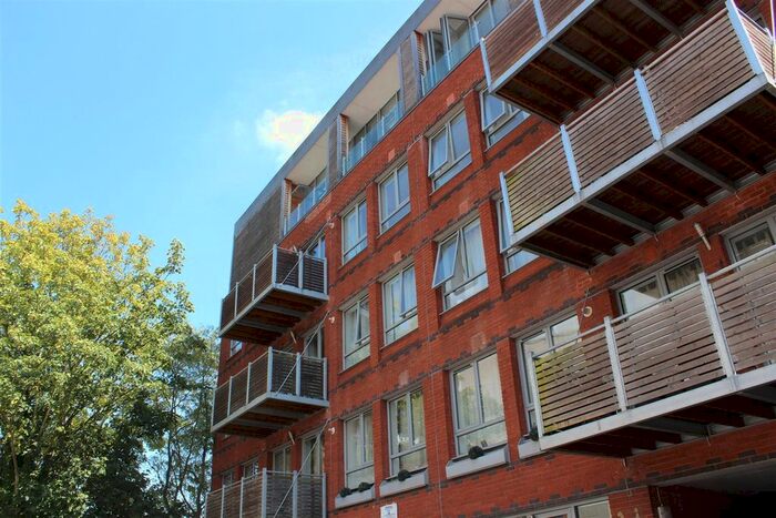 1 Bedroom Flat To Rent In Depot Road, Epsom, KT17