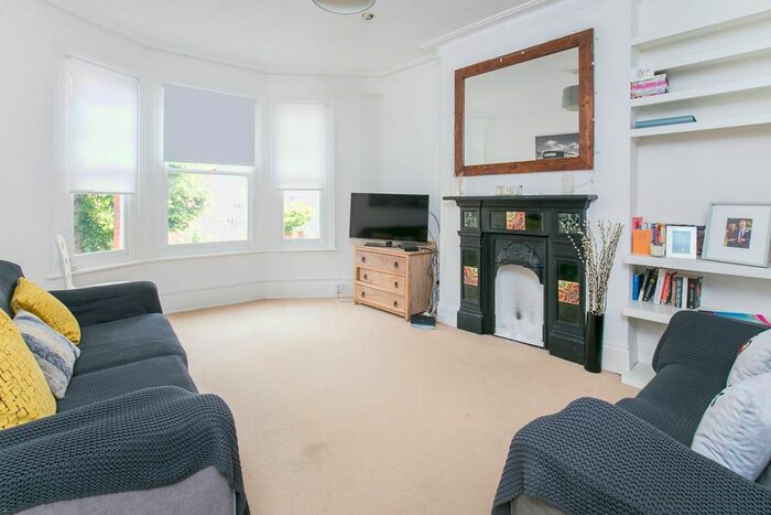 2 Bedroom Flat To Rent In Aristotle Road, Clapham North, London, SW4