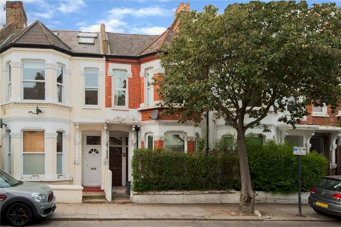 1 Bedroom Flat To Rent In Elspeth Road, London, Uk, SW11