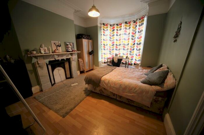 6 Bedroom Terraced House To Rent In Cliff Mount, Woodhouse, Leeds, LS6