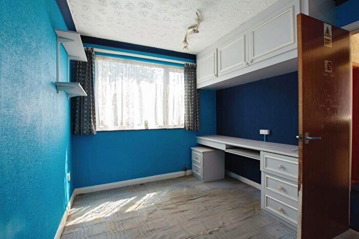 3 Bedroom Semi-Detached House For Sale In Willaston Close, Nottingham, NG6