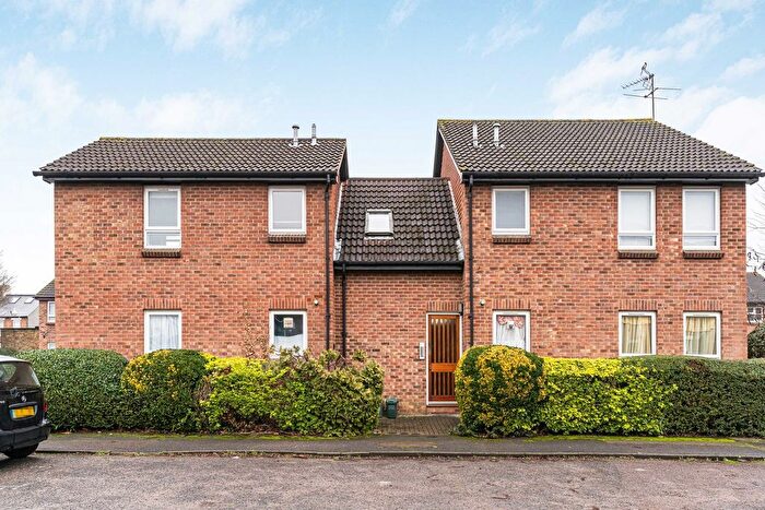 1 Bedroom Flat For Sale In Clementine Close, Northfields, Ealing, W13