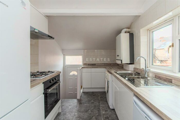 5 Bedroom Maisonette To Rent In Kelvin Grove, Sandyford, Newcastle Upon Tyne, NE2