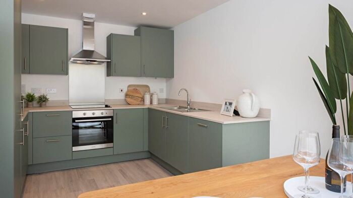 3 Bedroom Detached House For Sale In Tawny Owl Way, Hambrook, PO18